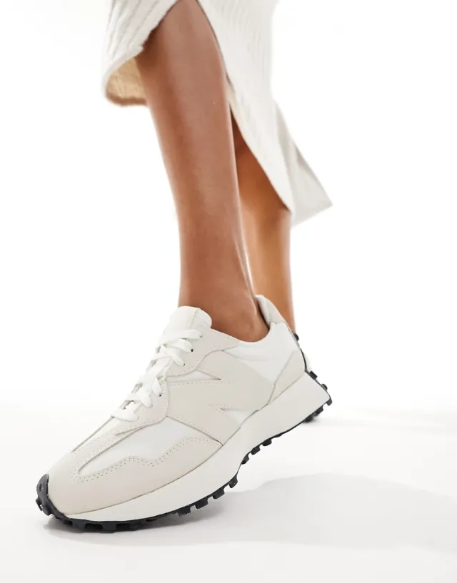 New Balance  327  women's Shoes (Trainers) in Beige