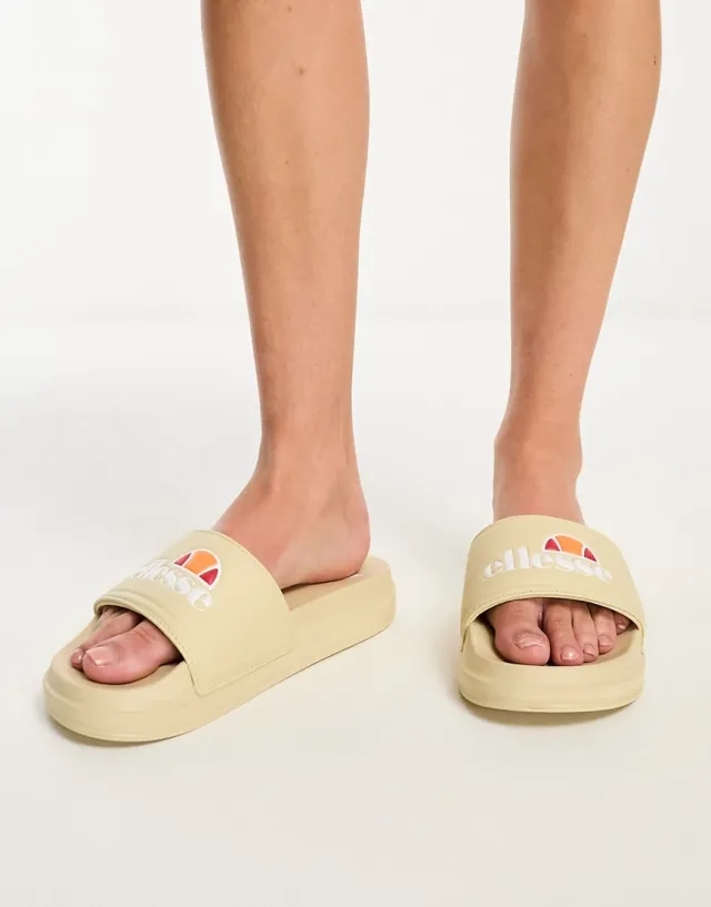ellesse Filippalta sliders in beige-Brown