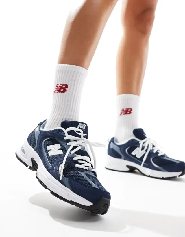 New Balance  530  women's Shoes (Trainers) in Marine