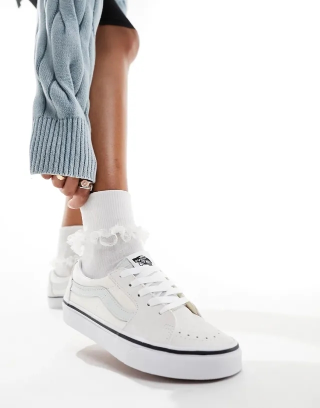 Vans  SK8-Low VACATION CASUALS MURMUR  women's Shoes (High-top Trainers) in White