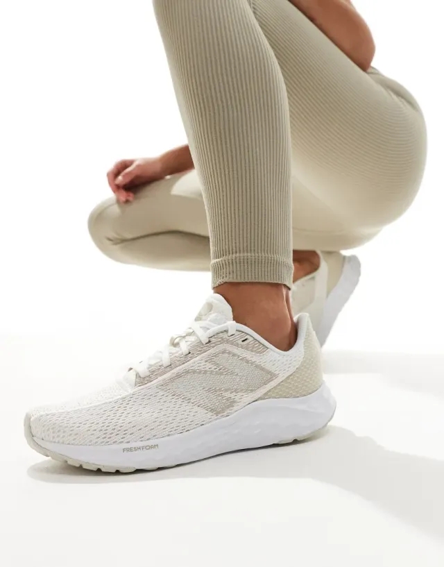 New Balance Women's Fresh Foam Arishi v4 in Black/Grey Synthetic