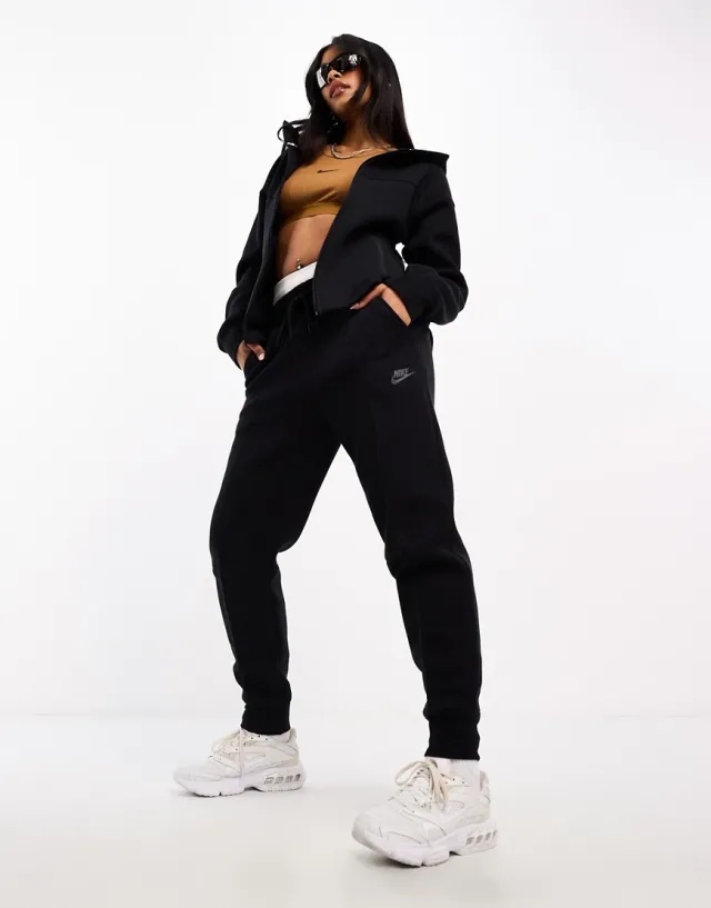 Nike Tech Fleece Joggers In Black