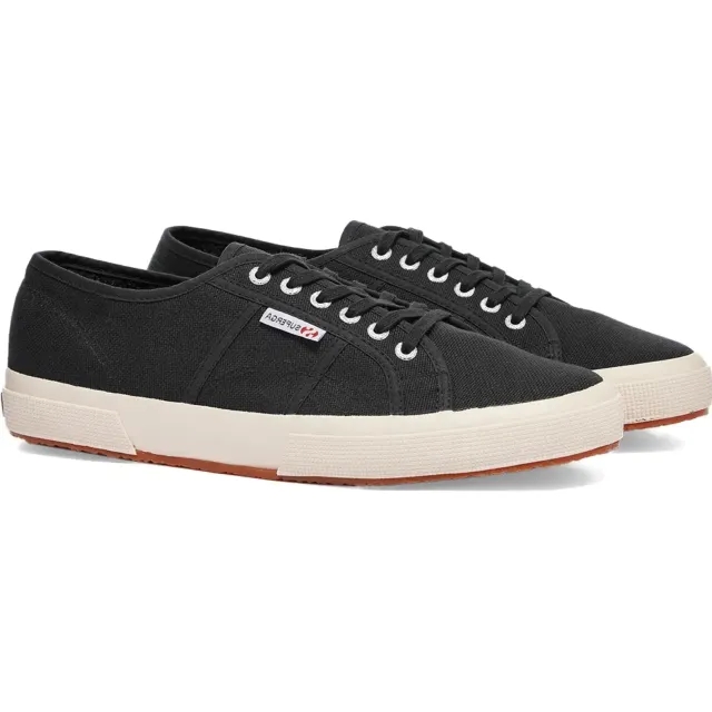 Superga  2750 COTU CLASSIC  women's Shoes (Trainers) in Black