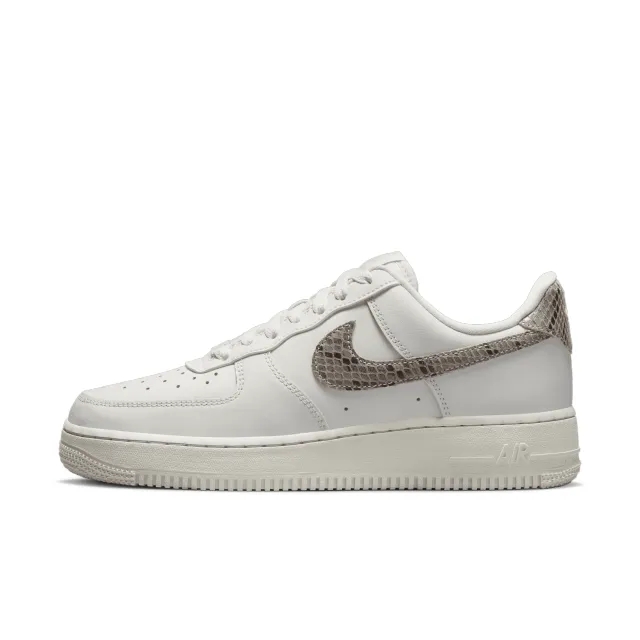 Women's Nike Air Force 1 '07 Trainers in White