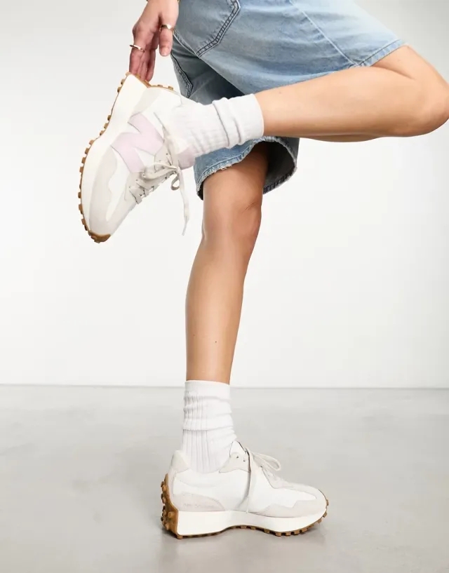 Women's New Balance 327 Trainers in Cream