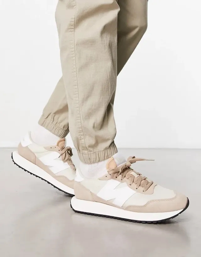 New Balance  237  women's Shoes (Trainers) in Beige