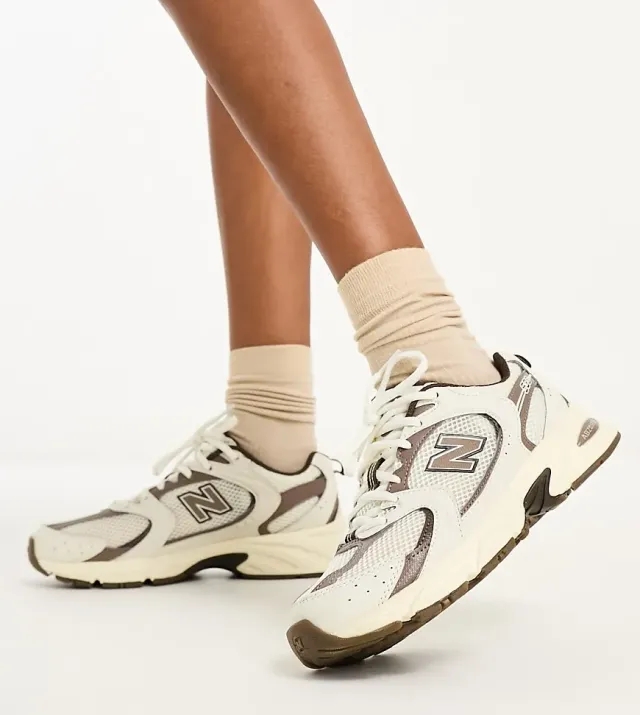New Balance 530 trainers in brown multi