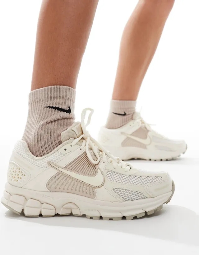 Nike Women's Shoes Zoom Vomero 5