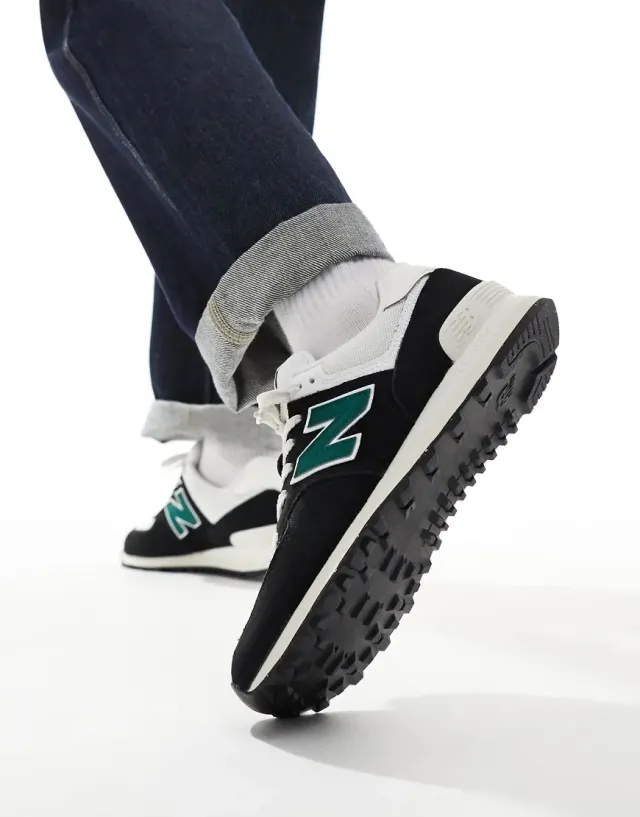 New Balance  574  women's Shoes (Trainers) in Black