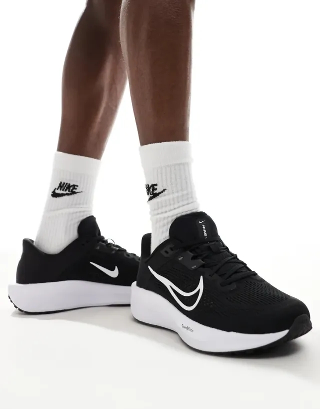 Nike Running Quest 6 Trainers In Black And White