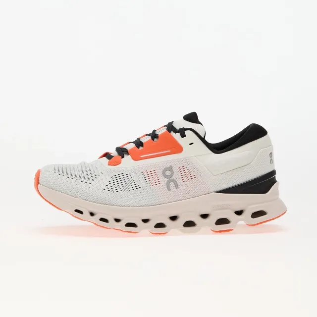 On Womens Cloudstratus 3