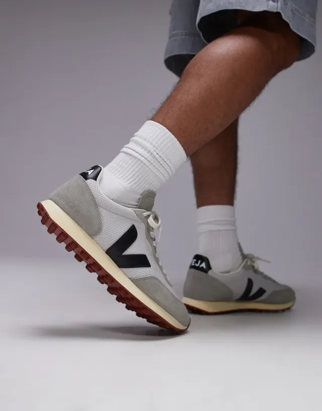 Veja Rio Branco Suede Trainer In Light Grey Black Alveomesh