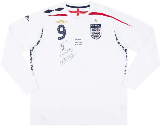 Umbro 2008 England Match Issue Signed Home L/S Shirt Heskey #9 (v Croatia)