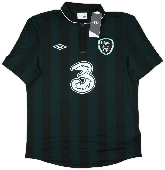 Umbro 2013-14 Ireland Away Shirt (L)