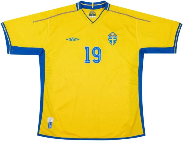 Umbro 2003-04 Sweden Match Issue Home Shirt #19