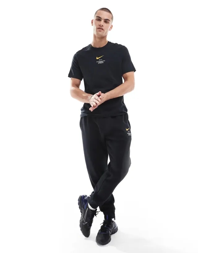 Nike Club Jogger In Black