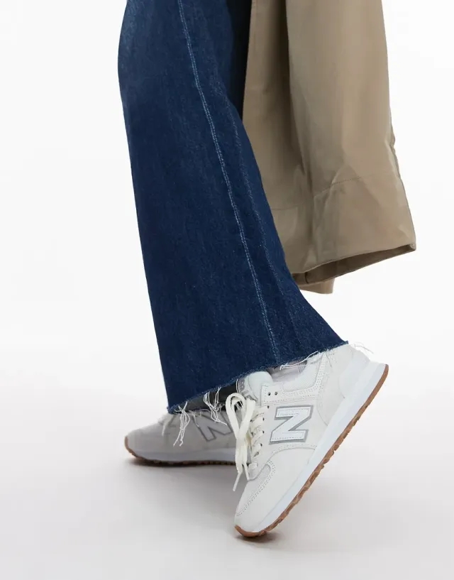 New Balance 574 Trainers In White With Gum Sole