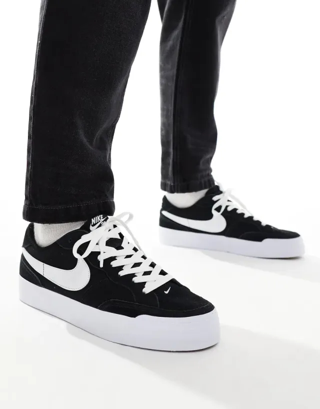 Nike Sb Zoom Pogo Plus Trainers In Black And White