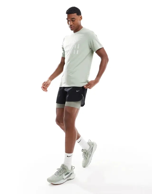 Nike Dri FIT Stride Running Division 5 Inch Shorts