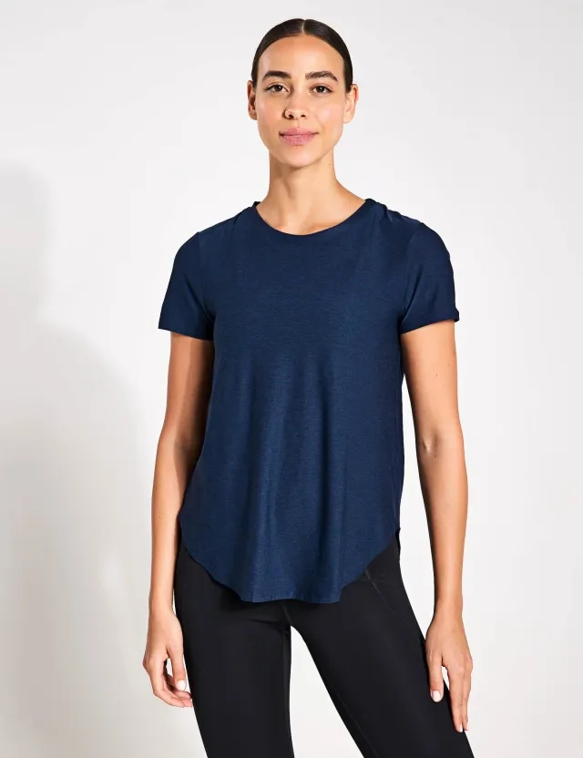 Nike Beyond Yoga Women's Featherweight On The Down Low Tee - Nocturnal Navy - XL - Blue