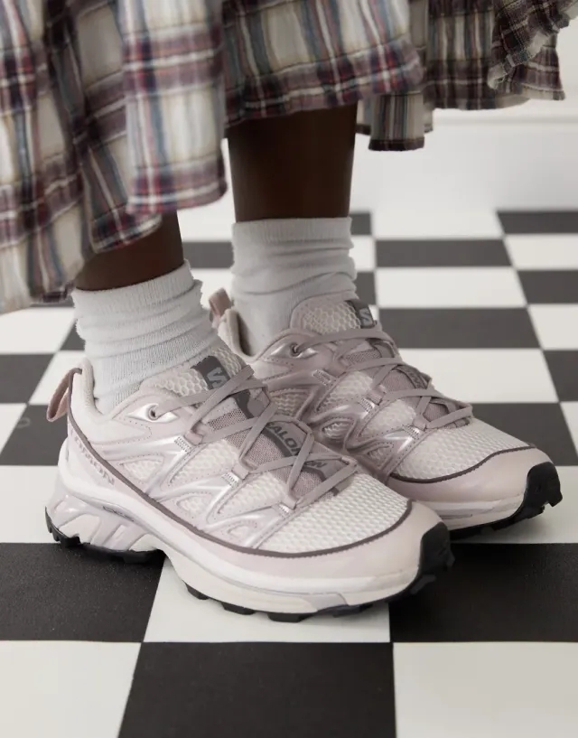 Salomon Xt-6 Expanse Trainers In White And Pink