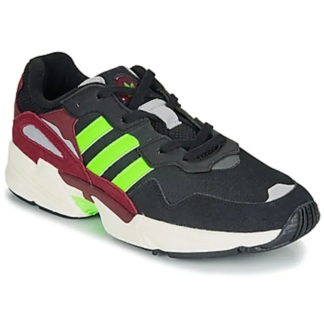 adidas  YUNG-96  men's Shoes (Trainers) in Black