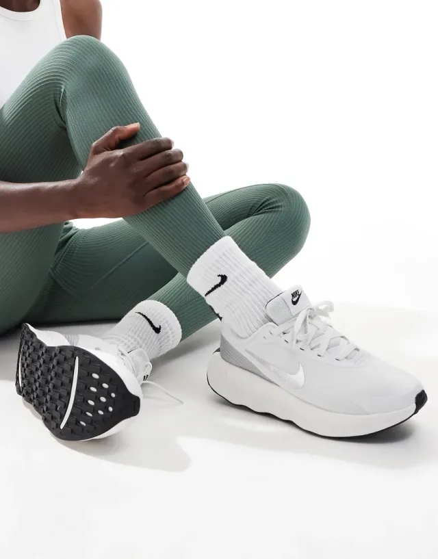 Nike Training Promina Premium Trainers In White And Glitter