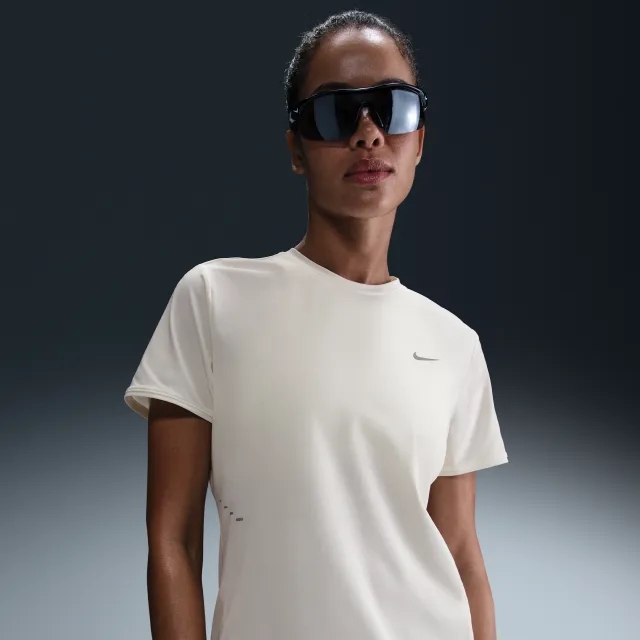 Nike Swift Running Shirt Women - Cream