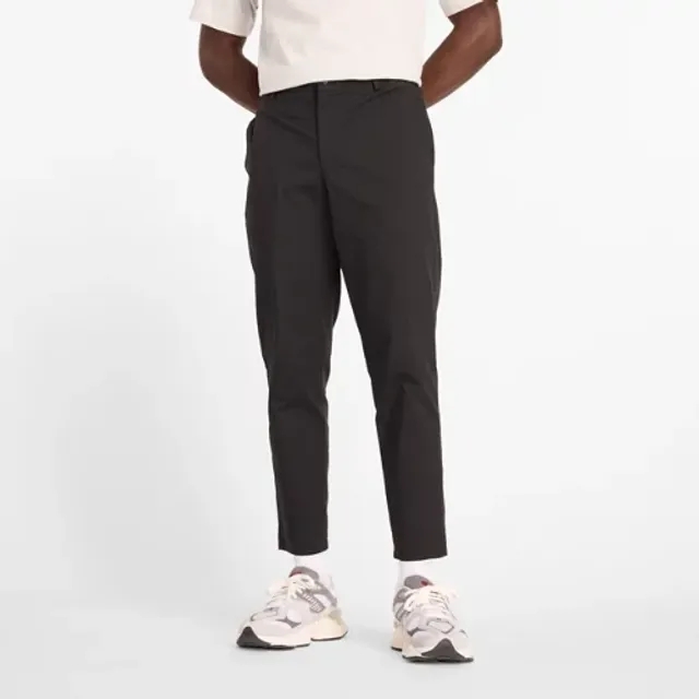 New Balance Men's Athletics Standard Tapered Pant 28 in Black Cotton Twill