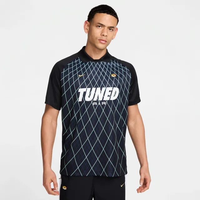 Nike Tuned Men T-Shirts - Black