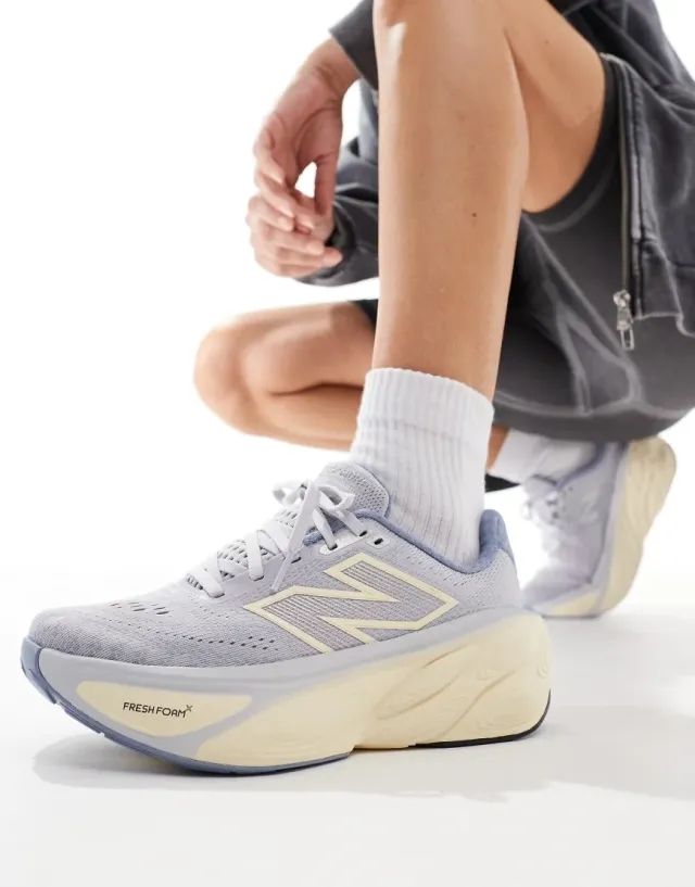 New Balance Womens Fresh Foam X More V5 Trainer - White - Size 6 - White