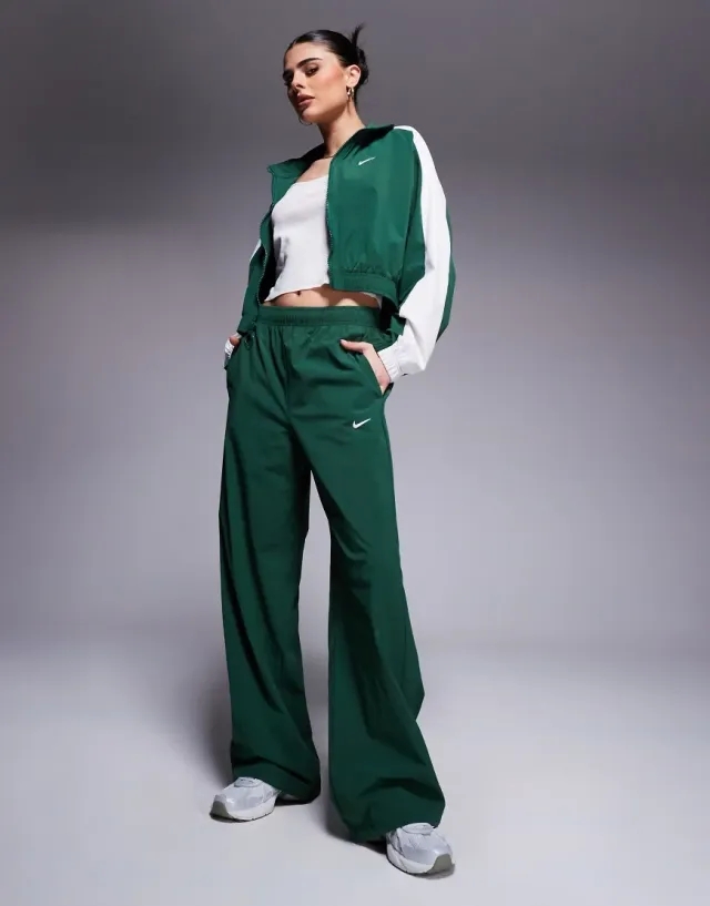 Nike Trend Woven Wide Leg Trousers In Green
