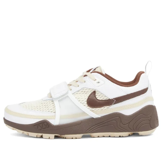 Nike x Travis Scott Zoom Field Jaxx Sneaker White/Chocolate