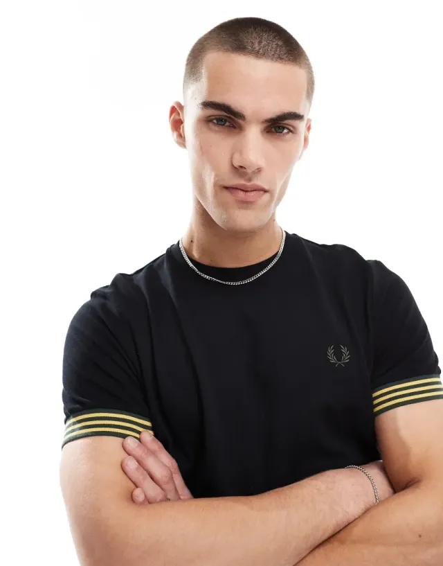 Fred Perry Relaxed T-Shirt In Black With Striped Sleeve Cuff