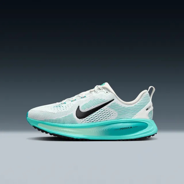 Nike Vomero 18 Older Kids' Road Running Shoes - White