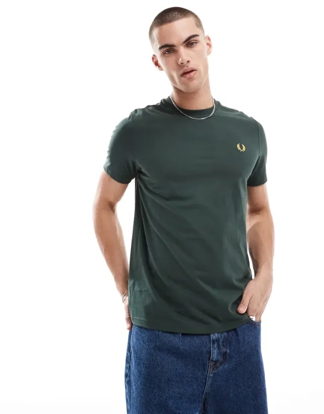 Fred Perry Rear Powder Laurel Wreath T-Shirt In Green