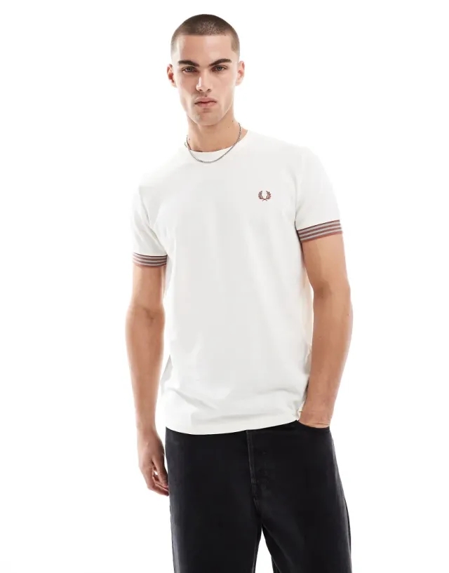 Fred Perry Relaxed T-Shirt In Light Beige With Striped Sleeve Cuff-Neutral