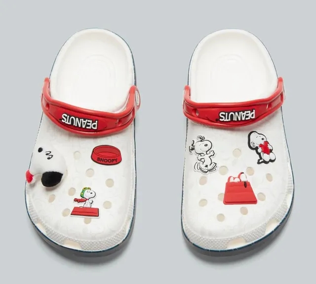 Crocs | Kids | Peanuts Classic | Clogs | Multi | J5