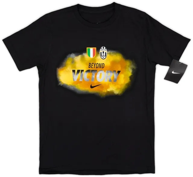2012-13 Juventus Nike 'Campioni d'Italia' Graphic Tee (M.Boys)