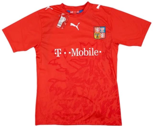 2006-08 Czech Republic Basic Home Shirt (S)