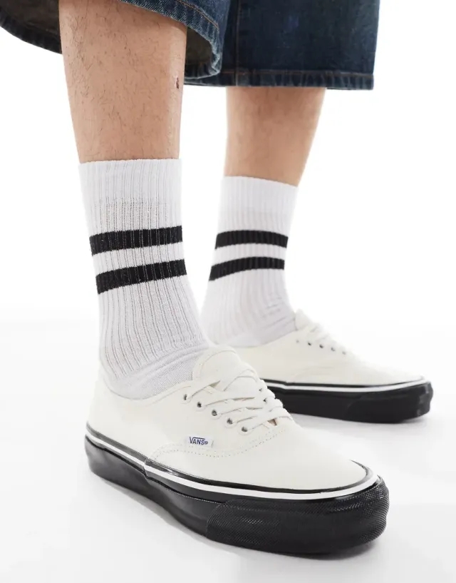 Vans Authentic Premium 44 In White/Black