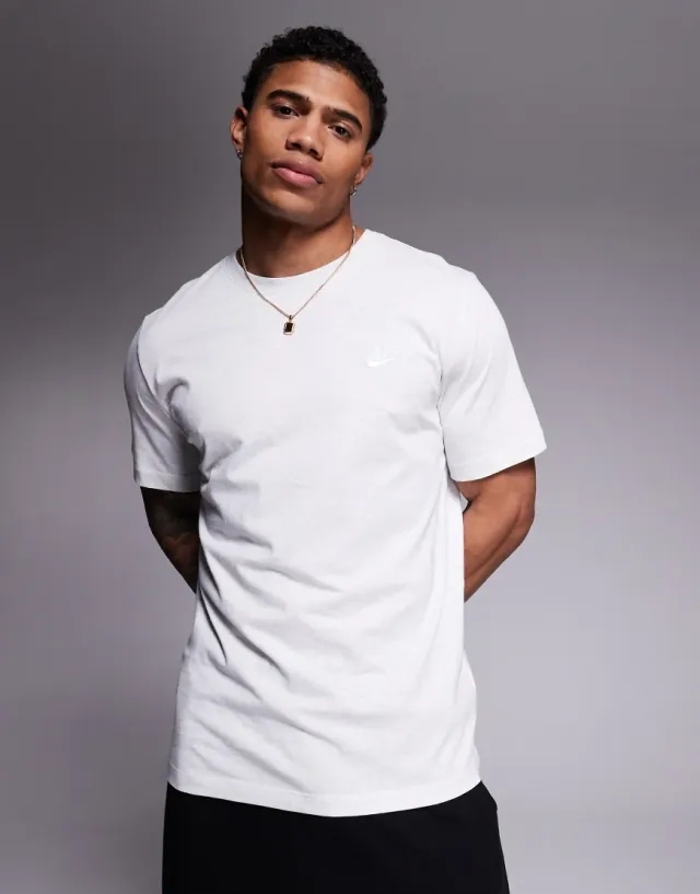 Nike Club T-Shirt In White