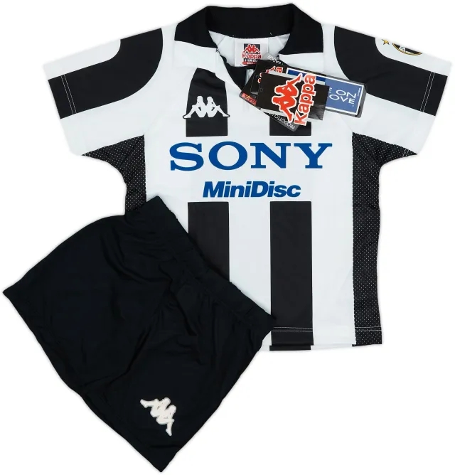 1997-98 Juventus Basic Centenary Home Shirt & Shorts (S.Boys)