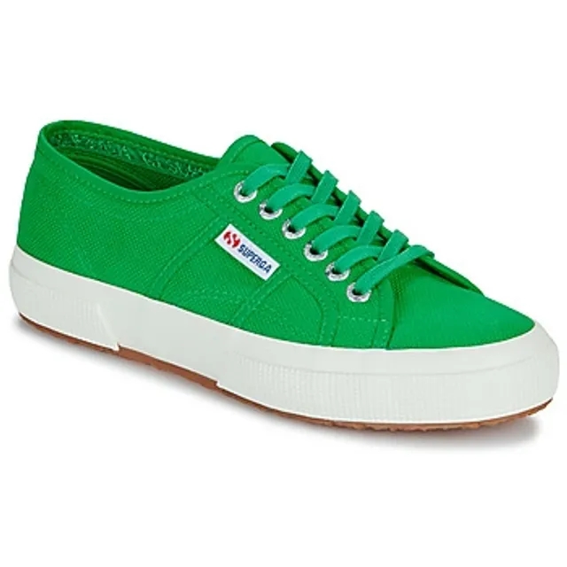 Superga  2750 COTU CLASSIC  women's Shoes (Trainers) in Green