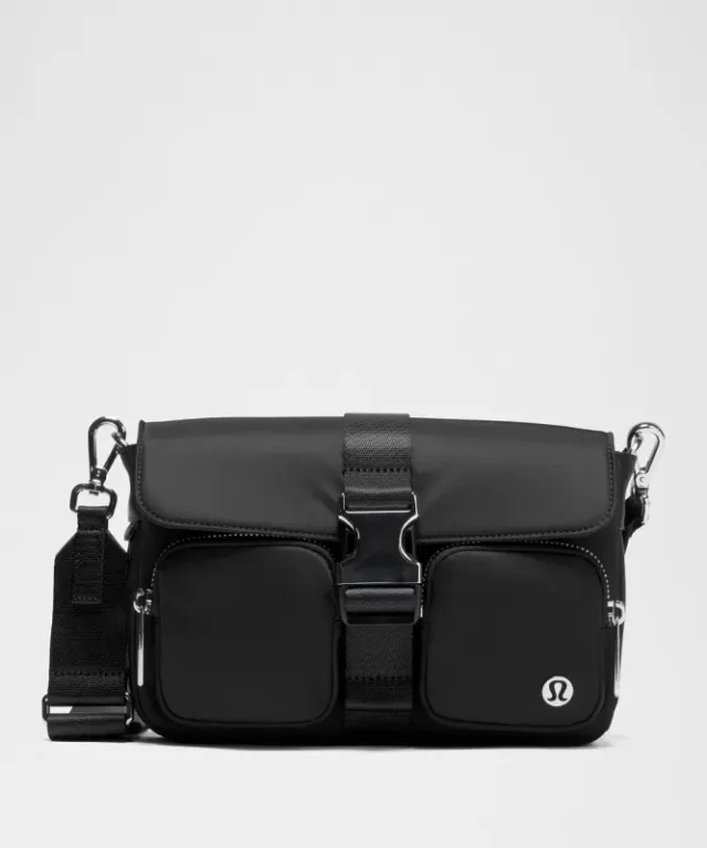lululemon – Wunderlust Multi-Pocket Crossbody Bag 3L – Color Black