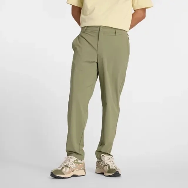 New Balance Men's Athletics Ripstop Standard Tapered Pant 28" in Green Polywoven