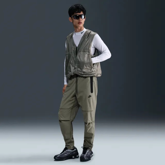 Nike Tech Men's Woven Trousers - Green - Nylon/Elastane
