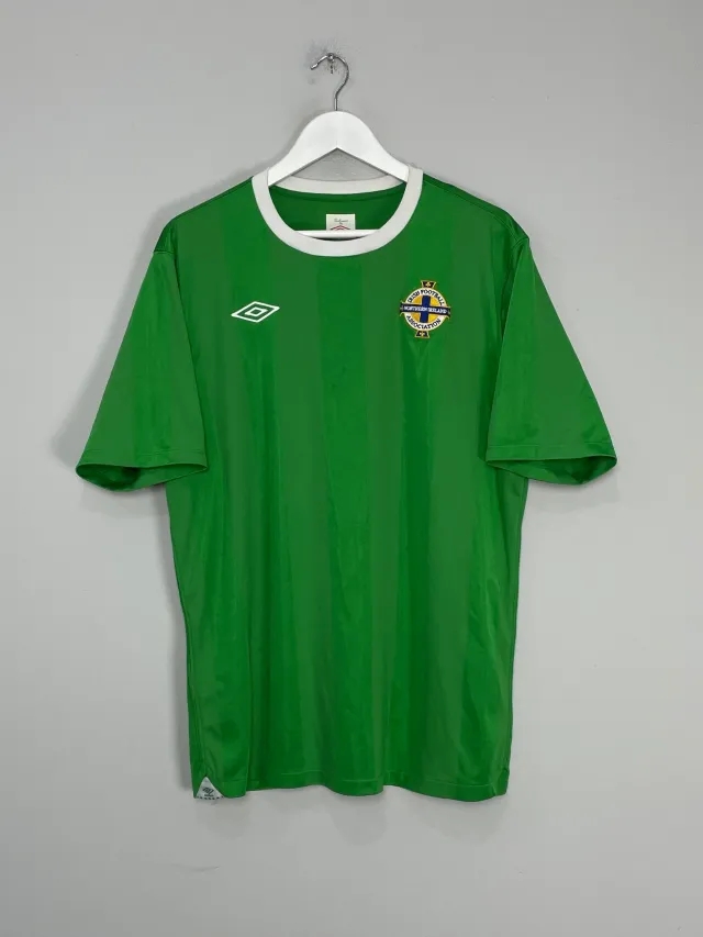 CULT KITS - 2010/11 NORTHERN IRELAND HOME SHIRT (XL) UMBRO
