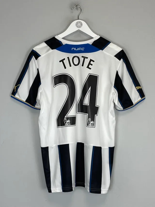 CULT KITS - 2013/14 NEWCASTLE TIOTE #24 HOME SHIRT (M) PUMA
