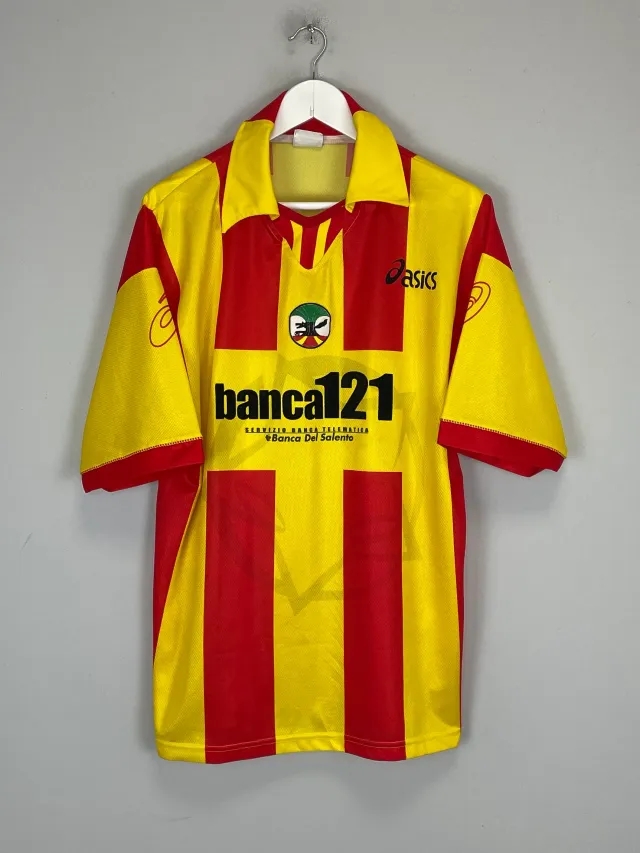 CULT KITS - 1999/00 LECCE HOME SHIRT (L) ASICS